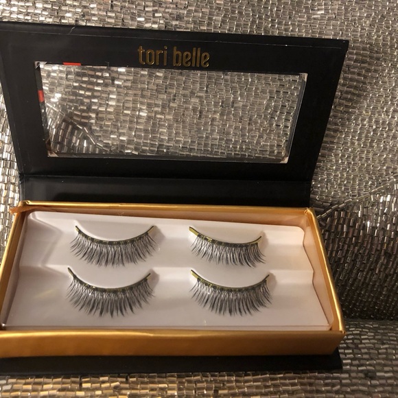 Last one !Tori Belle magnetude magnetic eyelashes Mystic lashes 2 pairs !! - Picture 3 of 3